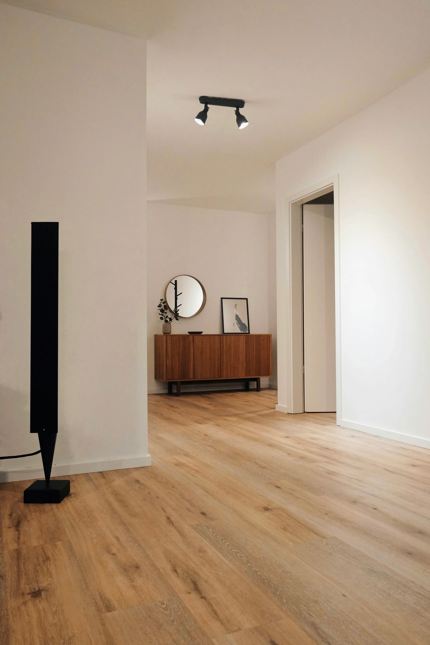 Tile leveling clips on every joint for a perfectly flat floor